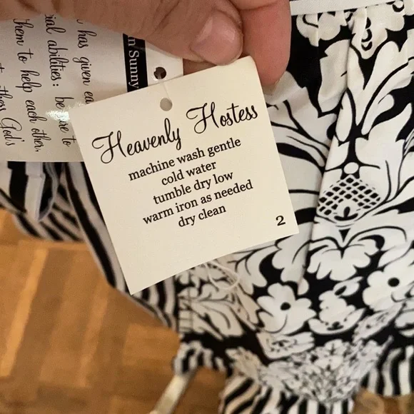 NWT Heavenly Hostess beautiful , feminine apron with pockets - Picture 11 of 12